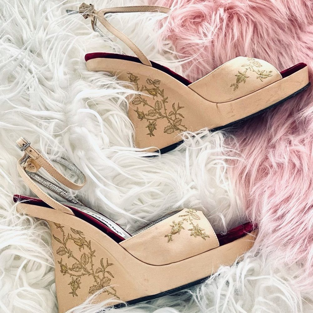 Dolce & Gabbana | Nude Floral Embroidered Wedges - Picture 5 of 11